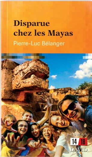 Image de la couverture du livre «Disparue chez les Mayas» sur laquelle figure un groupe de personnes posant devant la tête d'un serpent sculptée au bas de l'escalier de la pyramide principale de Chichen Itza, au Mexique.