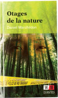 Vignette de la couverture du livre Otages de la nature, sur laquelle on voit deux photos superposées : à l’avant-plan, les cimes de grands arbres dans une forêt, et à l’arrière-plan, la partie supérieure du visage d’une personne regardant droit dans l’objectif.
