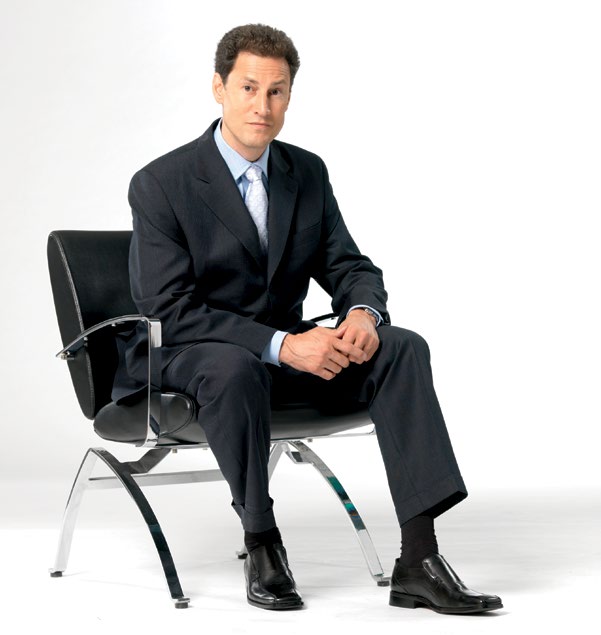 Portrait de Steve Paikin, journaliste.
