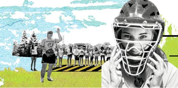 Photo illustrée d’une élève avec un casque de gardien de but. Une entraîneuse avec la main gauche levée et une équipe de filles, en ligne, prêtes à participer à un sport figurent aussi sur un terrain de jeu.