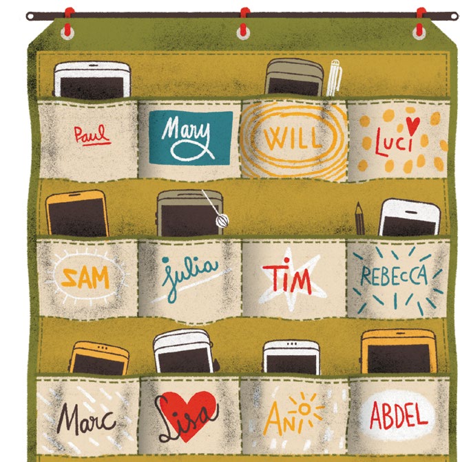 Illustration d’un tableau composé de poches où ranger les téléphones cellulaires. Le prénom du propriétaire est inscrit sur la poche appropriée.
