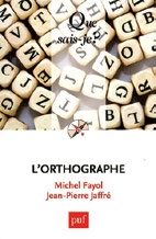 Illustration de la couverture du livre L’orthographe. Des dés portant des lettres sont entremêlés.