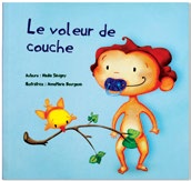 Illustration de la couverture du livre Le voleur de couche. Un bébé est debout, nu, avec une suce dans la bouche. Un petit canard jaune tient une branche dont la feuille cache discrètement le manque de couche du bébé.