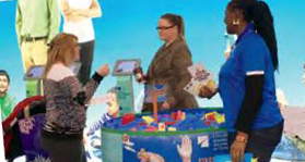 Photo de représentants de l'Ordre au salon du bébé de Toronto.