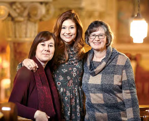 Photo des enseignantes Nathalie Langlois et Rita Parthenais-Lalonde, encadrant Katherine Levac
