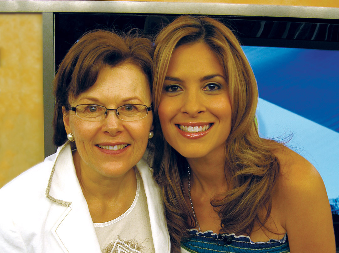 Photo de Dina Pugliese en compagnie de son ancienne enseignante, Carolyn Catania.
