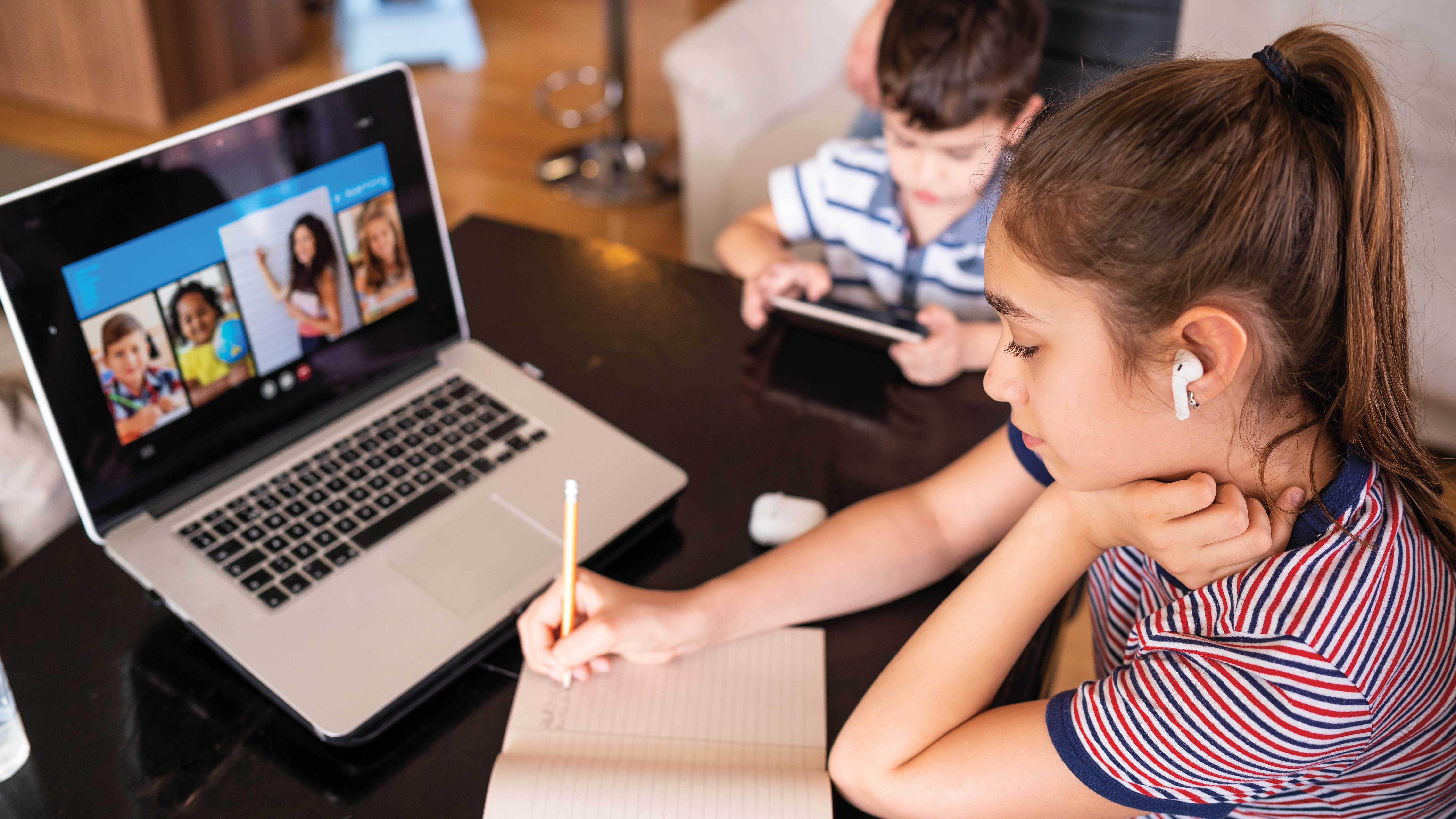 Students remote learning.